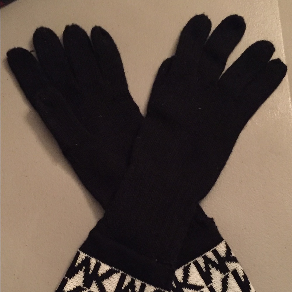 Michael Kors MK patterned gloves